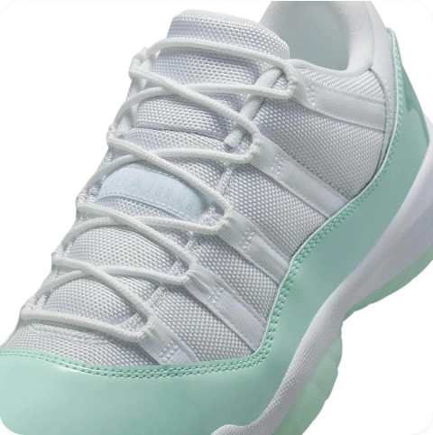 (WMNS) Air Jordan 11 Retro Low 'Igloo'