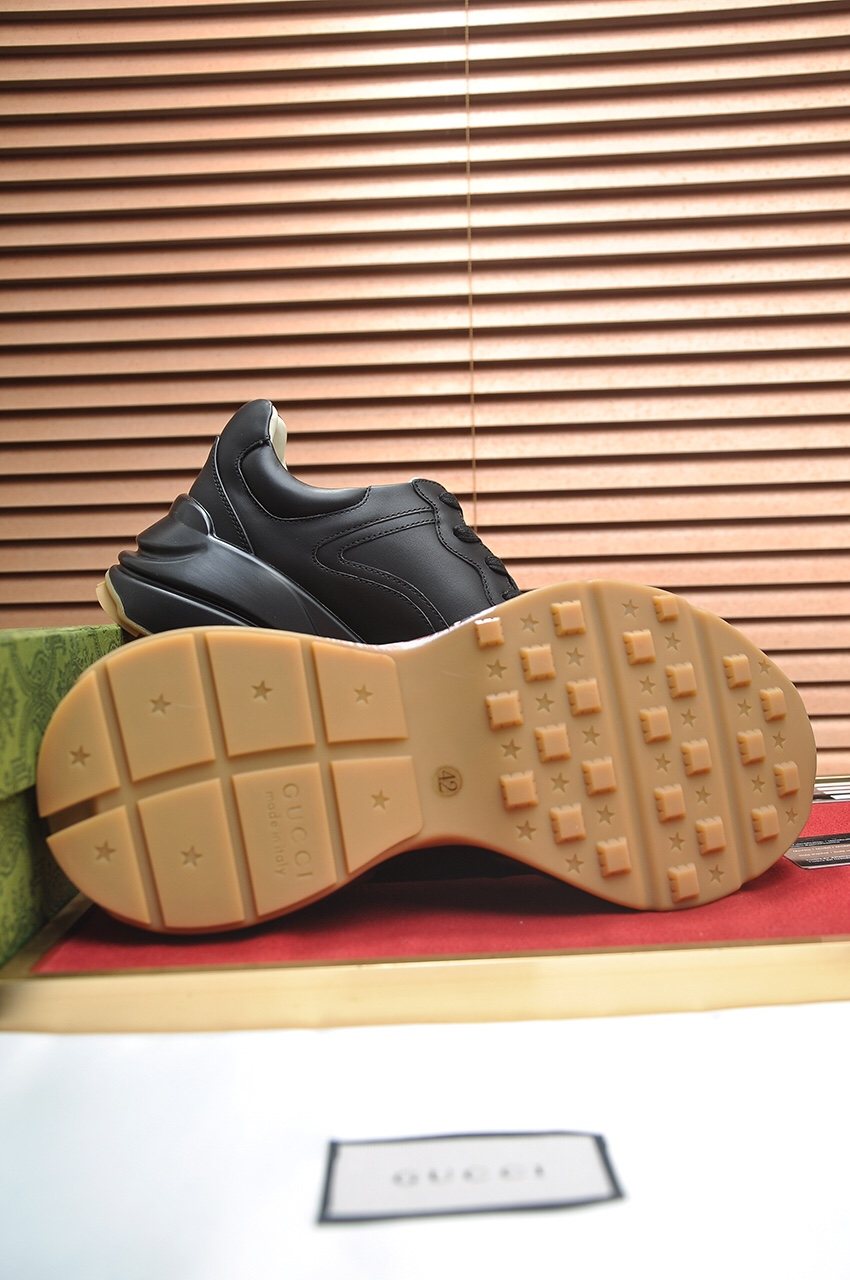 Gucci Tiger Graphic Low-Top Sneakers