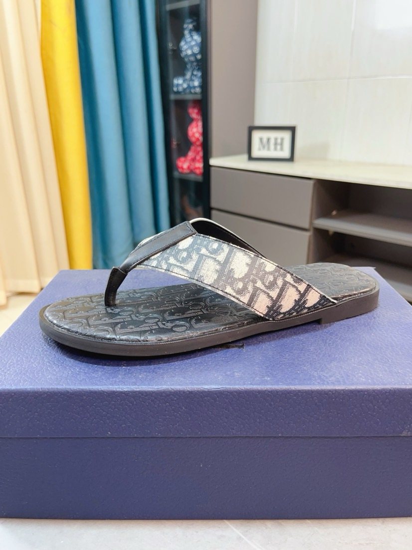 Dior Patterned Strap Thong Sandals - Textured Outsole