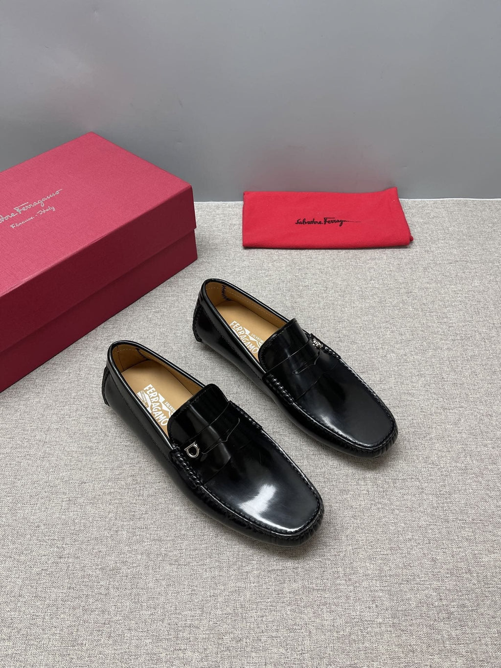 Ferragamo Men's Black Buckle Driving Loafers - Moc-Toe Stitching