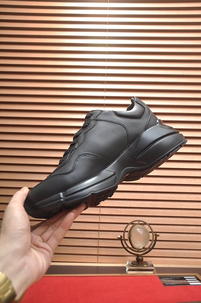 Gucci Black Logo Low-Top Sneakers