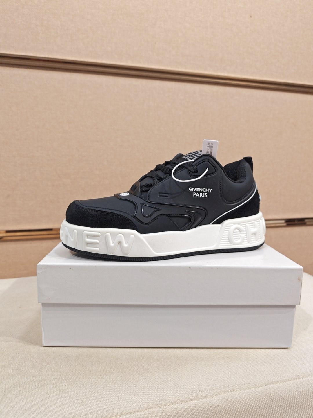 Givenchy Logo Low-Top Sneakers